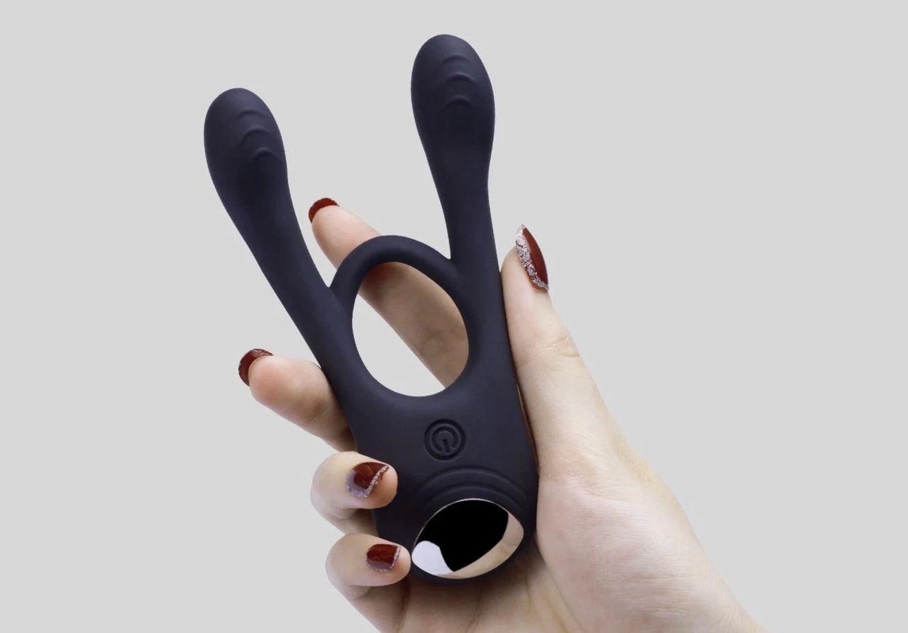 Honey Play Box Mateo cock ring with clit vibrator